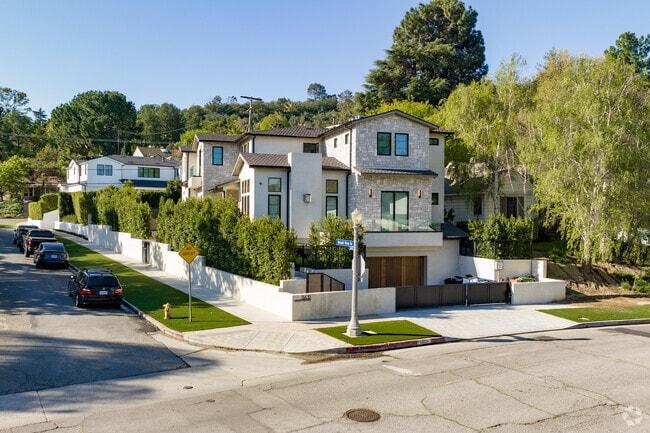 Living in Studio City CA
